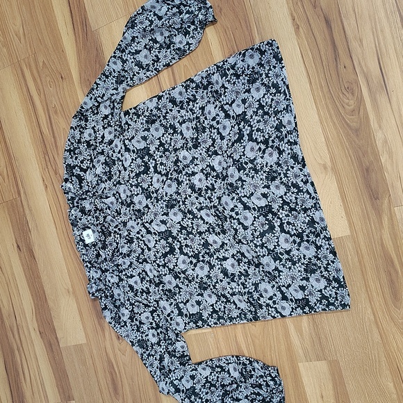 Cabi # 3765 Olive Floral Bianca Peasant Blouse Lined Ruffle Puff Sleeve Size XS - Picture 3 of 11